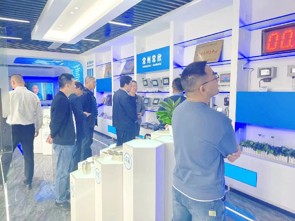 熱烈祝賀中國重型機(jī)械工業(yè)協(xié)會橋式起重機(jī)專業(yè)委員會九屆八次理 事會暨十屆一次會員大會在江蘇省常州市召開順利召開并圓滿結(jié)束！